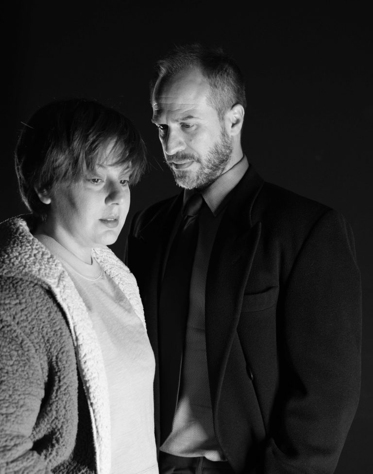 «Φεγγίτης» Το βραβευμένο έργο του Ντέιβιντ Χέαρ από το Θέατρο Δέντρο