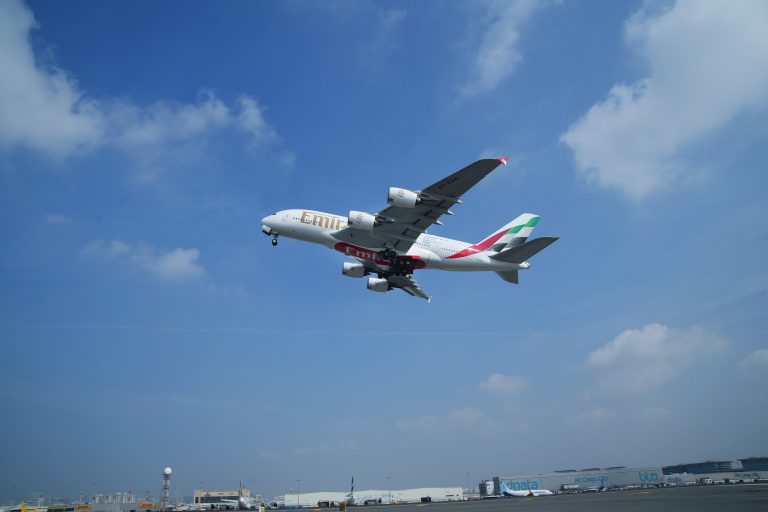 Η Emirates πραγματοποίησε την πρώτη δοκιμαστική πτήση παγκoσμίως με 100% Βιώσιμο Αεροπορικό Καύσιμο (SAF), με αεροσκάφος τύπου A380