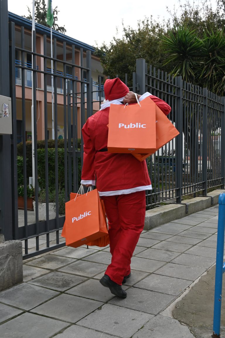 Χριστουγεννιάτικη πράξη αγάπης από τα Public!  Χάρισαν βιβλία και είδη χειροτεχνίας σε μαθητές Δημοτικού σχολείου της Λευκωσίας