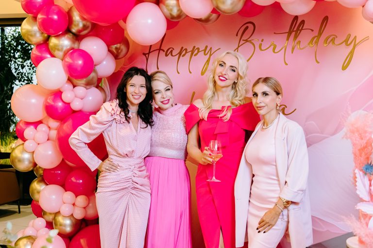 VICTORIA KΑΛΥΒΙΤΟΥ Γιόρτασε τα γενέθλιά της μαζί με αγαπημένες φίλες