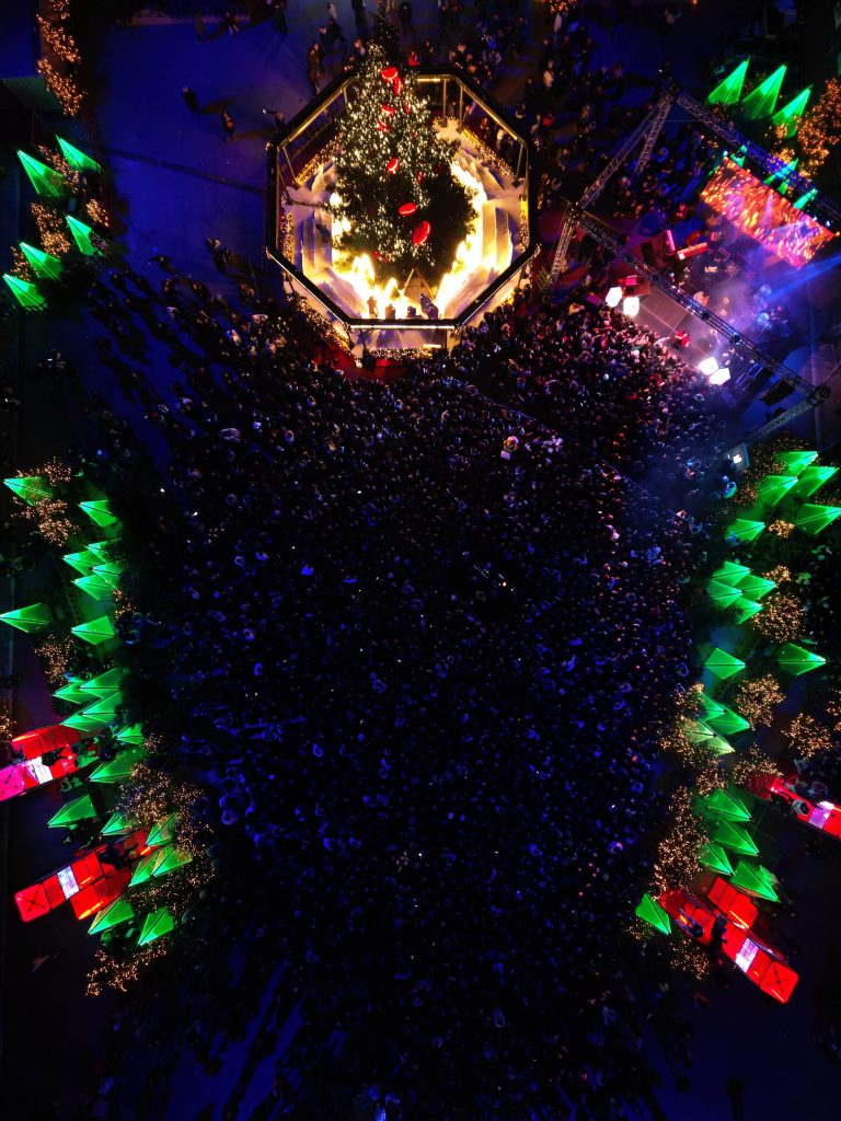 Η πιο συγκινητική συναυλία της χρονιάς: Αναστασία και Αλεξάνδρα έδωσαν παλμό στη λαοθάλασσα της πλατείας Αριστοτέλους