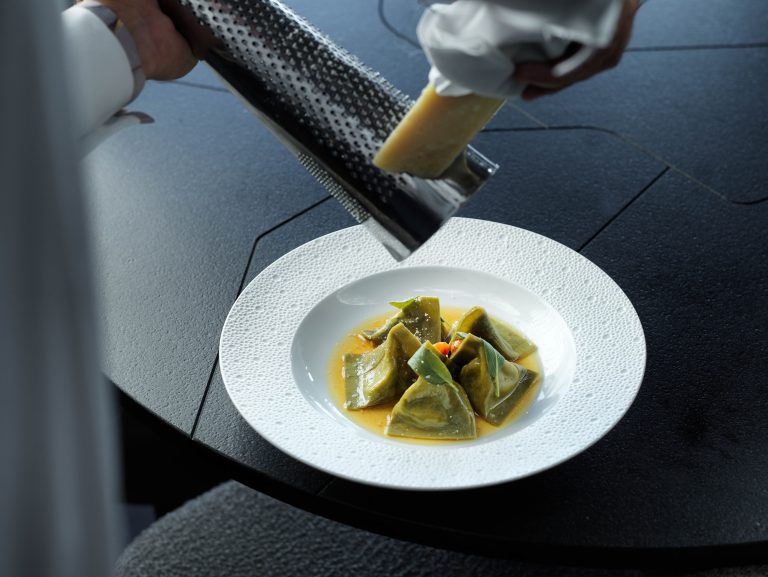 Κάθε μεσημέρι Κυριακής το Sera του Ξενοδοχείου Four Seasons  μας σερβίρει αυθεντικά ιταλικά πιάτα