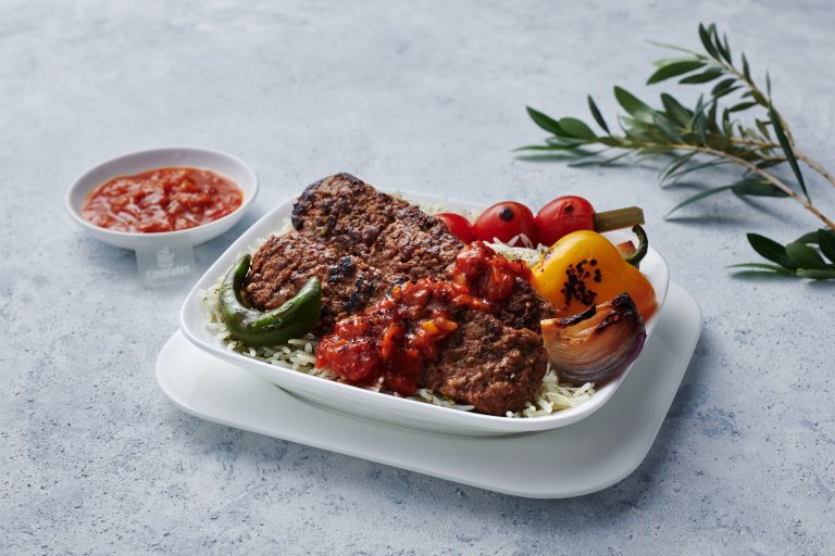 Η Emirates παρέχει 300 επιλογές vegan γευμάτων στις πτήσεις της, λόγω της αυξημένης ζήτησης για γεύματα φυτικής προέλευσης κατά 40%