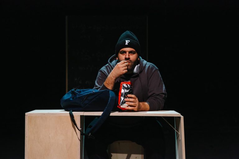 Θέατρο Βαλίτσα FAT της Ζωής Αποστολίδου  Σκηνοθεσία: Έλενα Σωκράτους  Δύο Παραστάσεις Σάββατο 24 και Κυριακή 25 Φεβρουαρίου 2024 Εξασφαλίστε τα εισιτήριά σας