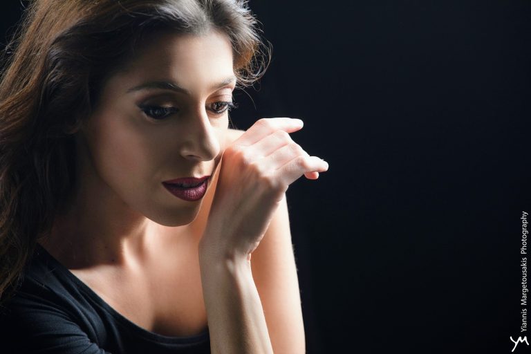 Φρόσω Στυλιανού «Η βρύση των Πεγειώτισσων – Τσάμικο – Το τέρτιν της καρτούλας μου»