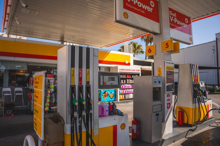 Live Link από το Kanali 6 στο ανανεωμένο πρατήριο Shell στον παραλιακό δρόμο της Λεμεσού!