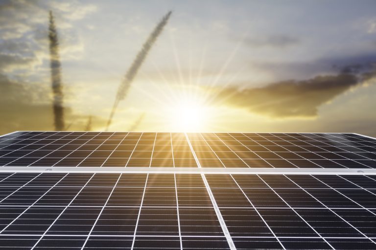 Η Petrolina Electric αγκαλιάζοντας την πράσινη μετάβαση προσφέρει  ενέργεια, η οποία προέρχεται κατά κύριο λόγο από ανανεώσιμες πηγές, παρέχοντας τη δυνατότητα στους πελάτες της να μειώσουν τόσο το κόστος της ενέργειάς τους όσο και το περιβαλλοντικό τους αποτύπωμα.