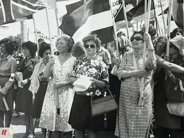 DE FACTO ΚΥΡΙΑΚΗ 21 ΑΠΡΙΛΙΟΥ ΣΤΙΣ 21:10