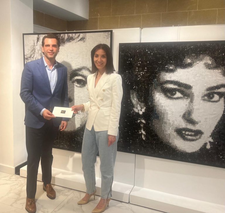 Η Golden Gallery by Kapatays δίπλα στα Μωρά Θαύματα