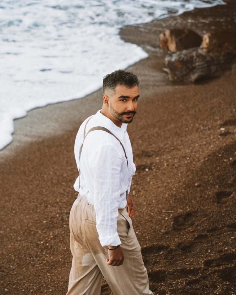 Στέλιος Βαμβακάς  – «Δεν Καίγεται Η Μοναξιά»