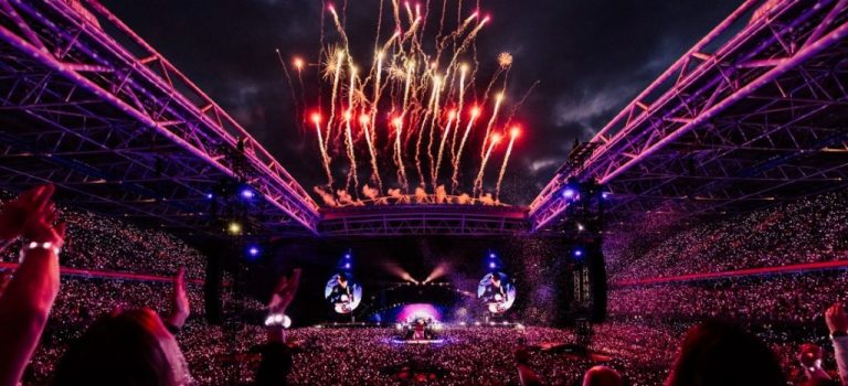 ZAF: Η ΕΜΦΑΝΙΣΗ – ΕΚΠΛΗΞΗ ΜΕ ΤΟΝ CHRIS MARTIN ΤΩΝ COLDPLAY ΣΤΟ ΟΑΚΑ