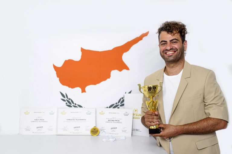 Ο Χρίστος Τελεβάντος εκπροσώπησε την Κύπρο στον 23ο Ετήσιο Διεθνή Μουσικό Διαγωνισμό “UniverSong” του ORFEUM στην Ισπανία και βραβεύτηκε στο Παλάτι Longoria της Μαδρίτης.