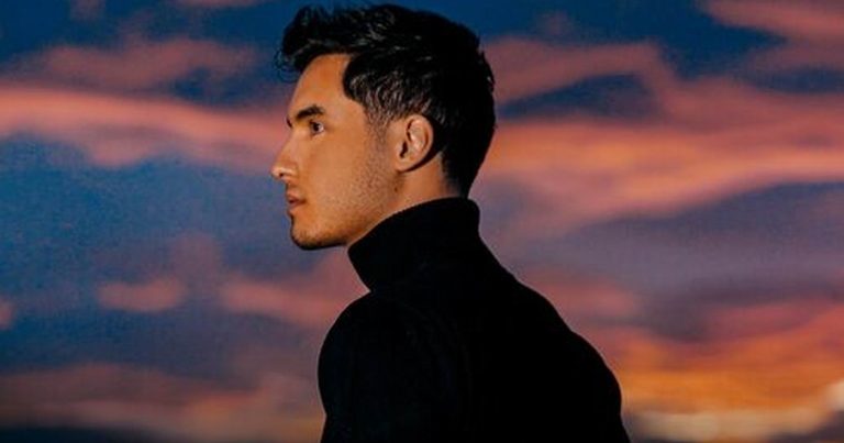 Βαγγέλης Μολές-«Πειραιάς Σαγκάη»