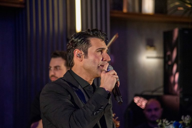 Πέτρος Ιακωβίδης: η λαμπερή απονομή του πλατινένιου album «Καλησπέρα»