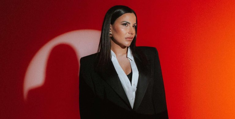 «Ε και λοιπόν;»: Με την υπογραφή του Αναστάσιου Ράμμου το νέο τραγούδι της Ηλιάννας Ζέρβα