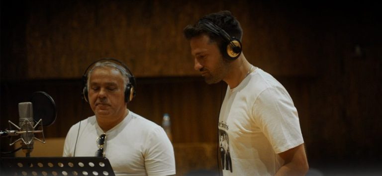 Ο Κωνσταντίνος Αργυρός συναντά τους Gipsy Kings του Andre Reyes στο «Atardecer»