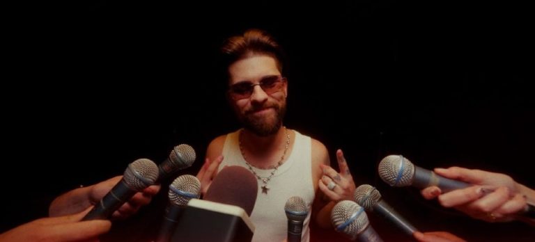 Ο FY παρουσιάζει το music video για το νέο του hit «Money Dance»