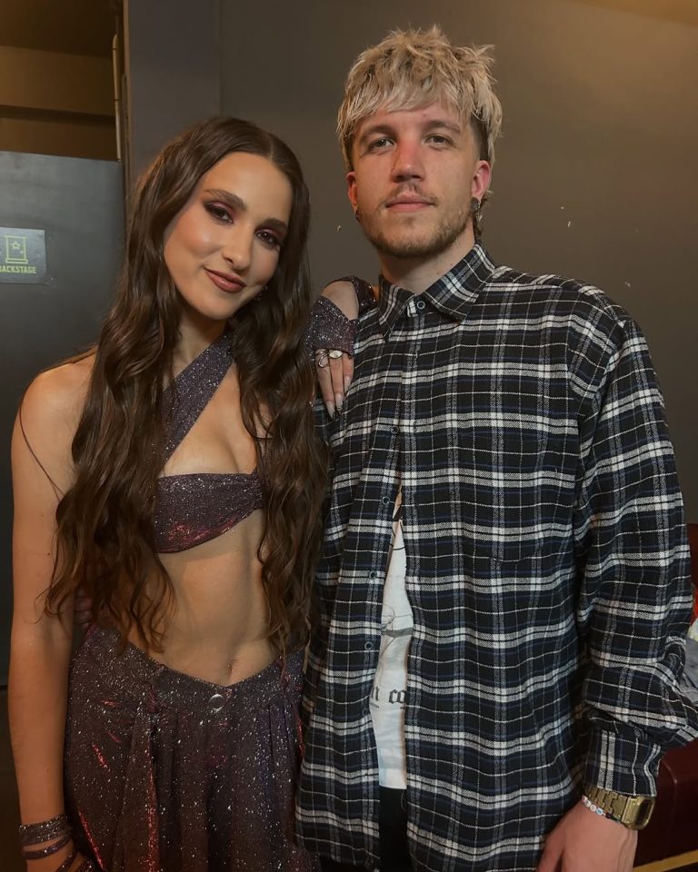 H Evangelia χορεύει το Ζεϊμπέκικο της Ευδοκίας στη συναυλία του Eurovision star Baby Lasagna