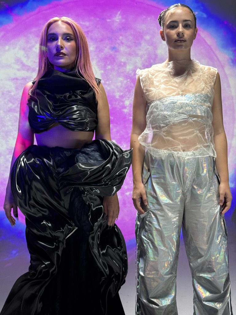 🌑 Σε έναν μετα-αποκαλυπτικό κόσμο Γιάννα Τερζή και Billie Kark