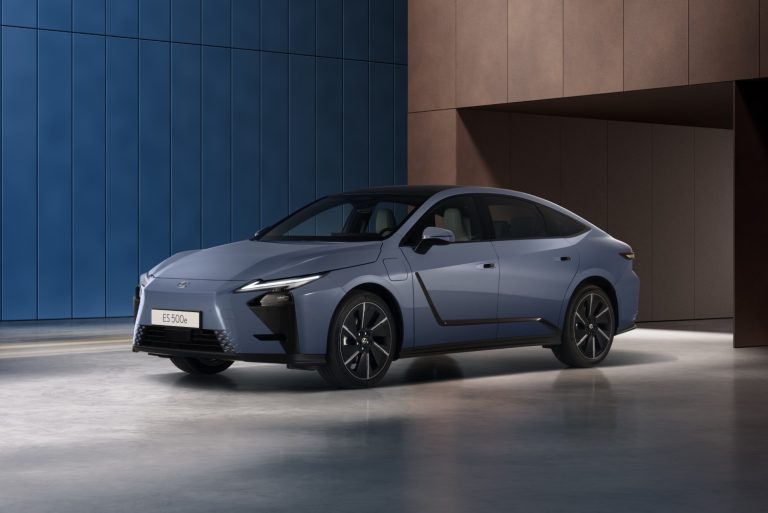 Το νέο Lexus ES επαναπροσδιορίζει την πολυτέλεια και τη φινέτσα