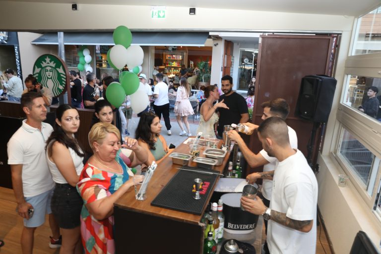Καλοκαιρινό πάρτι με… γεύση Starbucks στις Φοινικούδες!