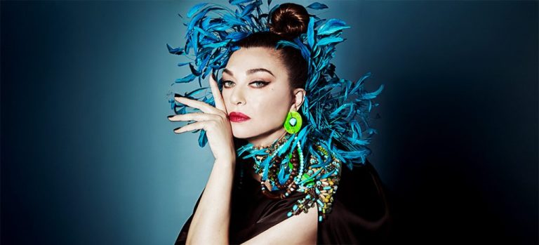 Η Καίτη Γαρμπή αυτό το καλοκαίρι λέει «Αν Με Αγαπάς Δειξ’ Το» μέσα από το remix της πρόσφατης επιτυχίας της.