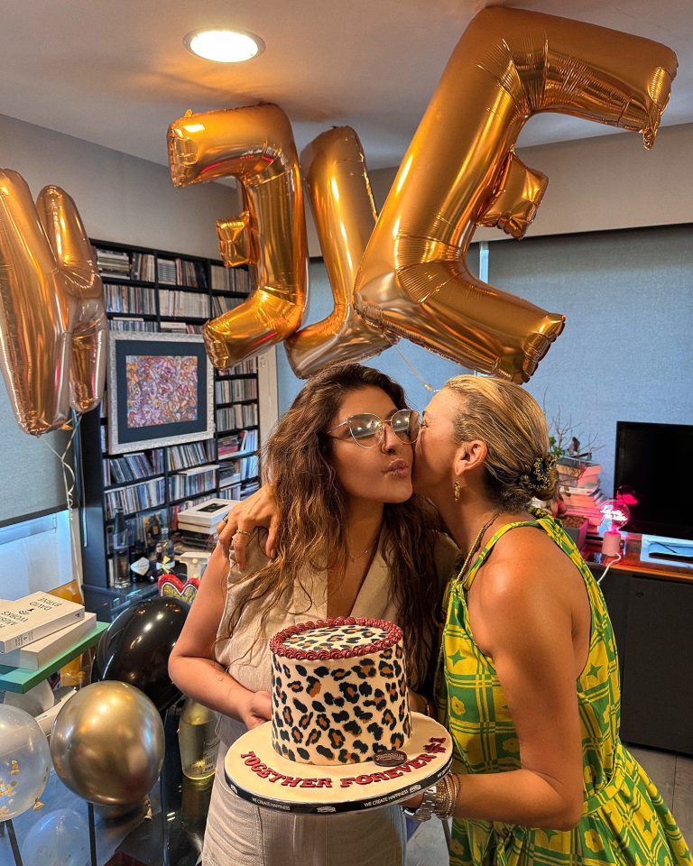 Έλενα Παπαρίζου: To party-έκπληξη για την ανανέωση της συνεργασίας της με τη Minos EMI