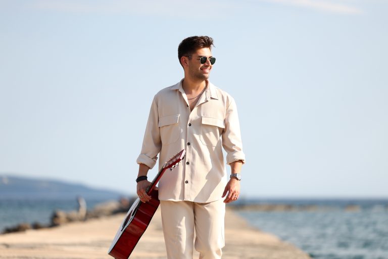 Μάκης Μπερδές – «Γιορτή»  Νέο Τραγούδι & Music Video