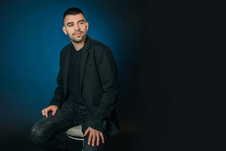 Ο Μπάμπης Ευδαίμων, μας παρουσιάζει το νέο του τραγούδι με τίτλο «Που να ‘σαι»!