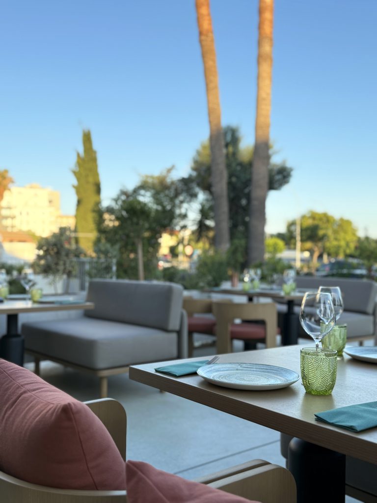 ACANE: Μας καλωσορίζει στην καλοκαιρινή αυλή του