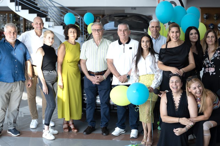 Ο Όμιλος Υπεραγορών MAS παρέδωσε το μεγάλο δώρο στη νικήτρια του Διαγωνισμού Αυτοκινήτου της εφαρμογής “mas&WIN!”!