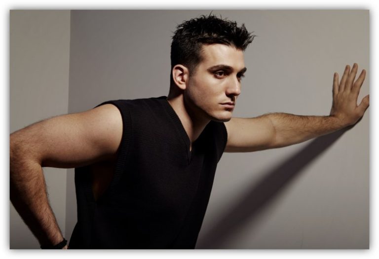 Γιώργος Κακοσαίος – «Ούτε εχθροί, ούτε φίλοι»: Ένα τραγούδι γεμάτο δυναμισμό και αυθεντικότητα