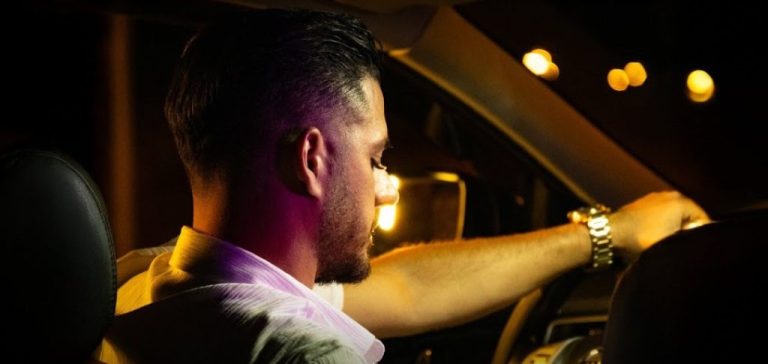 ΜΑΝΟΣ ΚΟΚΟΛΑΚΗΣ – : ΤΟ ΝΕΟ ΤΟΥ SINGLE ΚΥΚΛΟΦΟΡΕΙ