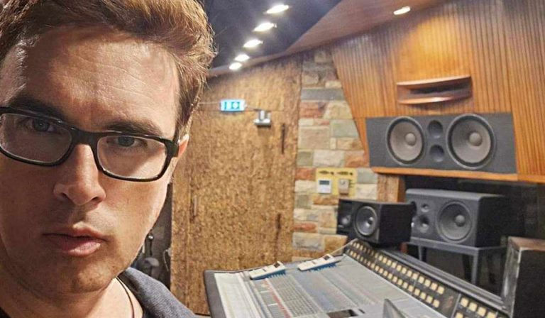 «Unlock the love»: Το νέο τραγούδι-πρόταση των «Med Bed» με την υπογραφή του Αντρέα Γιατράκου