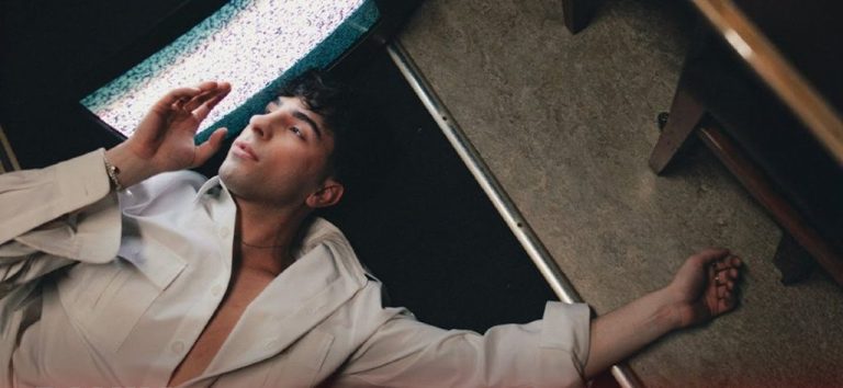 Ο ZAF παρουσιάζει ένα ιδιαίτερης αισθητικής και γεμάτο συναίσθημα music video για το νέο του τραγούδι «Αν»