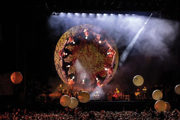 Ο David Gilmour ανακοινώνει την κυκλοφορία του νέου ζωντανού άλμπουμ και της ταινίας THE LUCK AND STRANGE CONCERTS και LIVE AT THE CIRCUS MAXIMUS, ROME