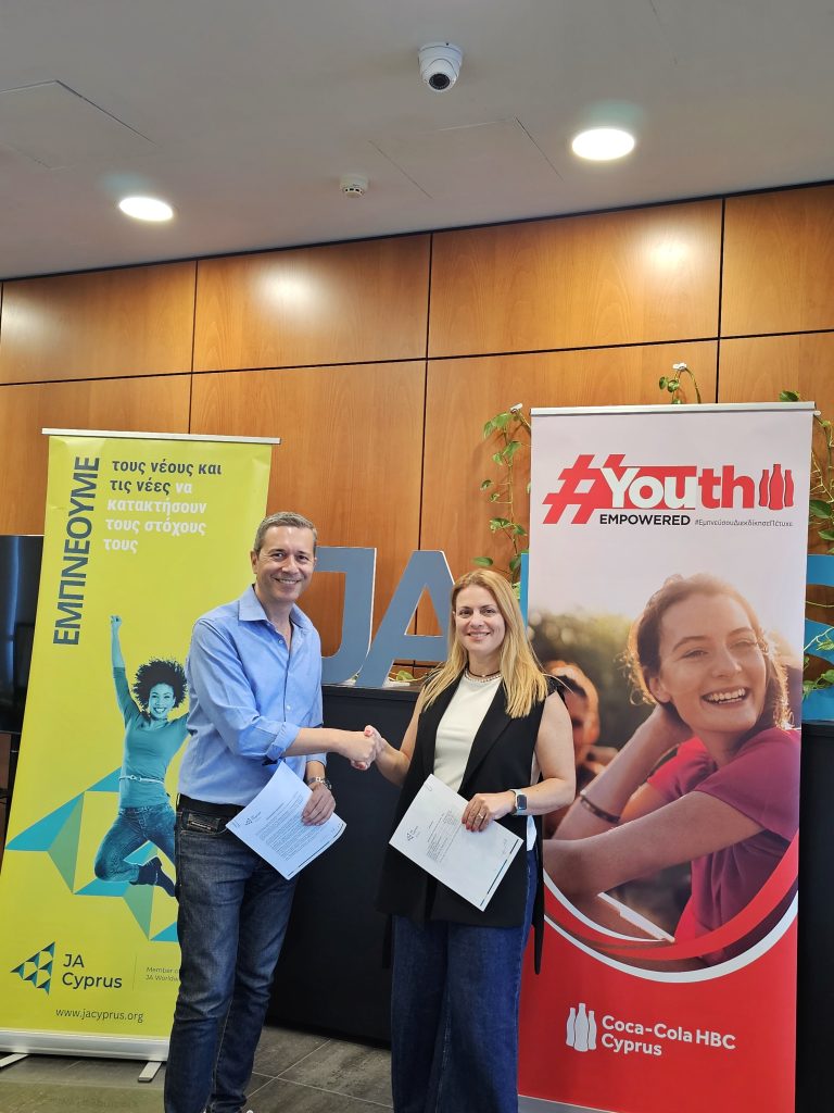 Η Coca-Cola HBC Κύπρου και ο Junior Achievement Cyprus ενώνουν δυνάμεις για να ενισχύσουν την επιχειρηματικότητα και την απασχολησιμότητα των νέων