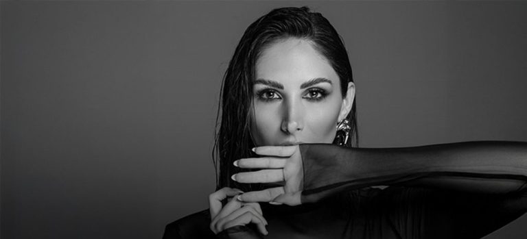 Η Λένα Ζευγαρά συνεχίζει δυνατά την πλούσια μουσική διαδρομή της με το νέο τραγούδι «Παυσίπονα»