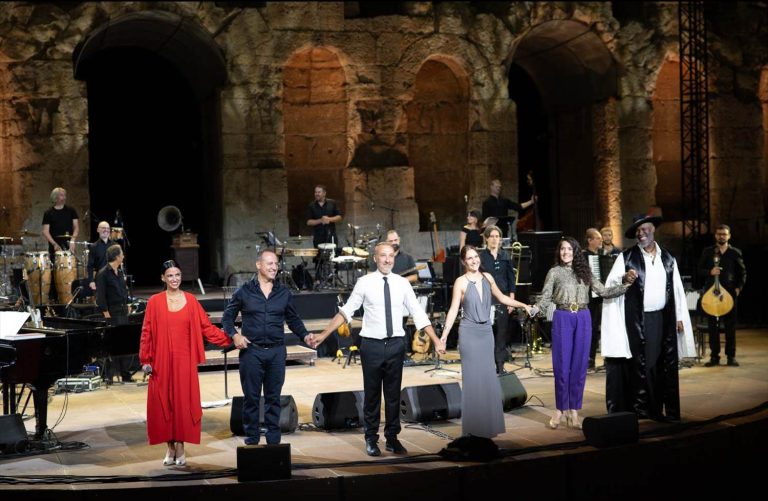 Με τεράστια επιτυχία σε ένα κατάμεστο Ηρώδειο ο Μίνως Μάτσας συνεπήρε το κοινό με την συναυλία του στο Ηρώδειο