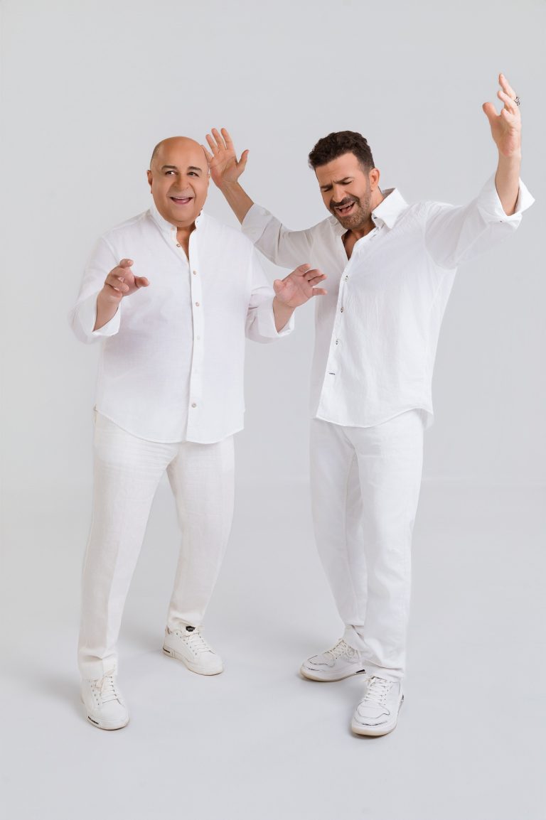 «Όλη η Ελλάδα μια αγκαλιά»: Ο Μάρκος Σεφερλής υποδέχεται τον Ηλία Παλιουδάκη στο Δελφινάριο