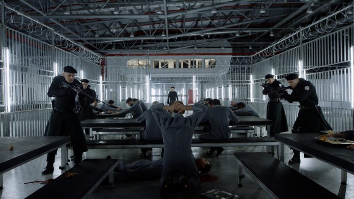 ETEROS_2_1.00_40_14_20.Still019