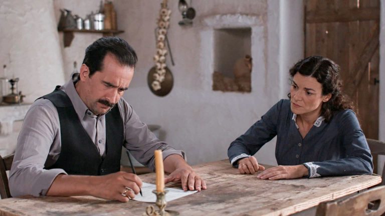 «GRAND HOTEL»  Όλα τα μυστικά μένουν εδώ!     ΑΠΟΨΕ ΣΤΙΣ 21:00  Η Αλίκη μαθαίνει την πραγματική ταυτότητα του Άρη