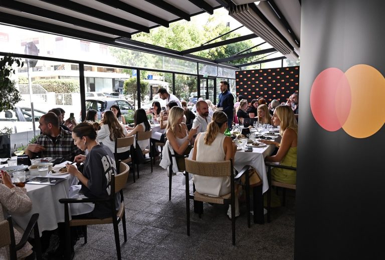 «Around the table» από τη Mastercard: Η απόλυτη γαστρονομική εμπειρία έρχεται στην Κύπρο