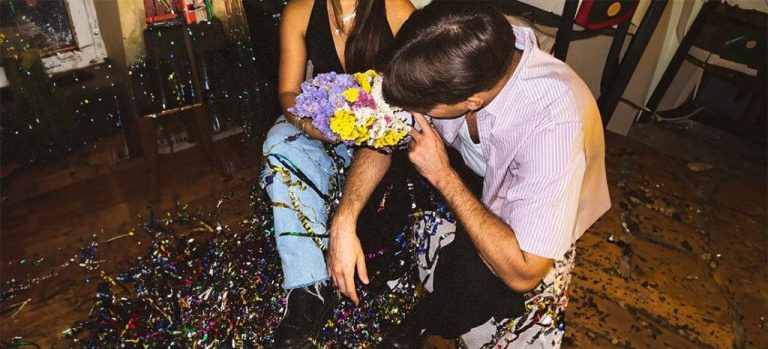 YAMA – >: ΤΟ SOUNDTRACK ΓΙΑ ΤΗΝ ΠΙΟ ΗΛΕΚΤΡΙΣΜΕΝΗ ΝΥΧΤΑ ΤΗΣ ΕΒΔΟΜΑΔΑΣ