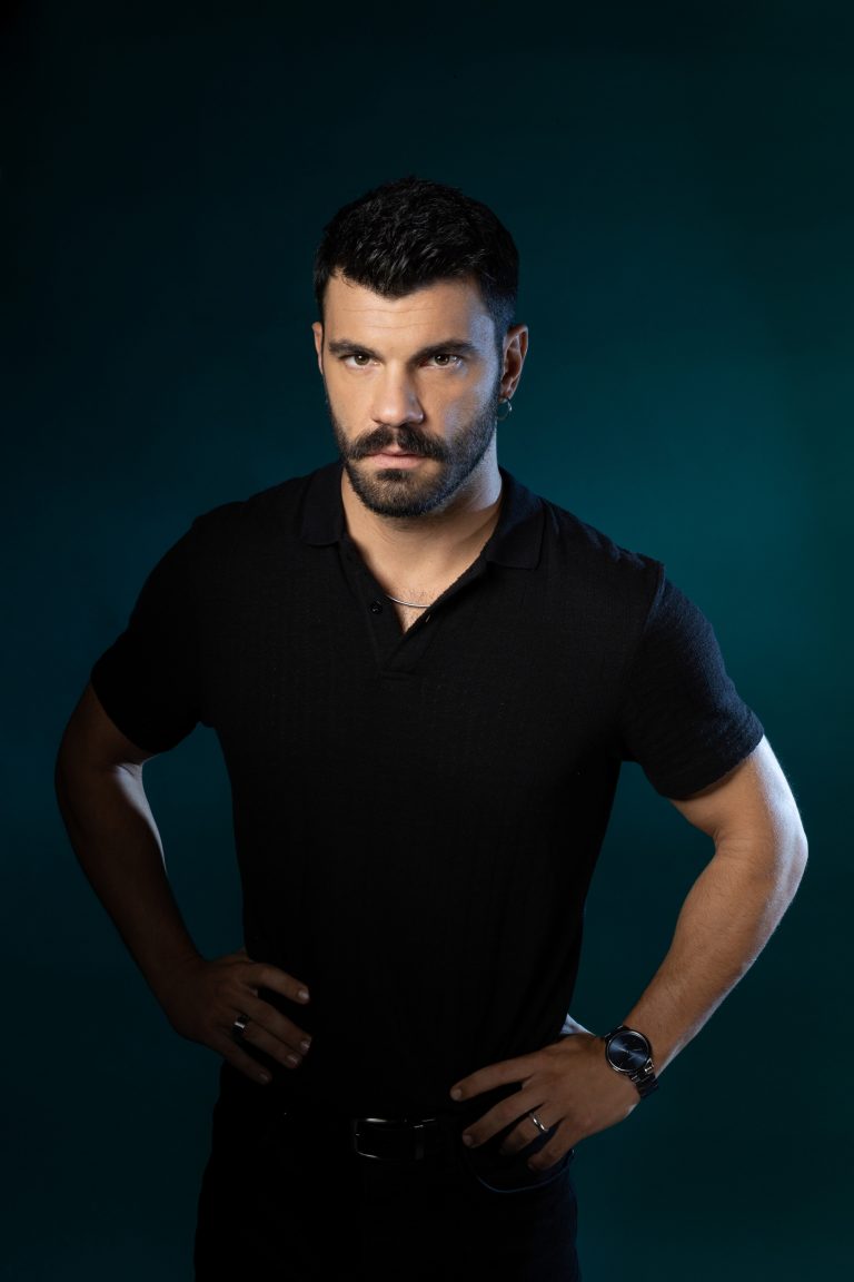 «Ο ΔΙΚΑΣΤΗΣ» Μέχρι πού θα φθάσει για να σώσει το παιδί του;  ΠΡΕΜΙΕΡΑ ΣΤΟΝ ΑΝΤ1 ΔΕΥΤΕΡΑ 3 ΝΟΕΜΒΡΙΟΥ, ΣΤΙΣ 21:15 ΜΕ ΔΙΠΛΟ ΕΠΕΙΣΟΔΙΟ  ΚΑΙ ΚΑΘΕ ΔΕΥΤΕΡΑ & ΤΡΙΤΗ ΣΤΙΣ 22:30  ΤΑ ΠΡΟΣΩΠΑ ΠΟΥ ΟΛΟΚΛΗΡΩΝΟΥΝ ΤΟ ΠΑΖΛ ΤΗΣ ΙΣΤΟΡΙΑΣ