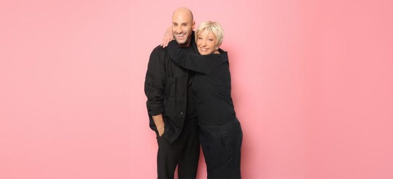 Η Αλέκα Κανελλίδου και ο Γιάννης Γιαννουσάκης τραγουδούν και αλλάζουν χρώμα στον κόσμο μας, κάνοντάς τον «Ροζ» με τις φωνές και την ερμηνεία τους.