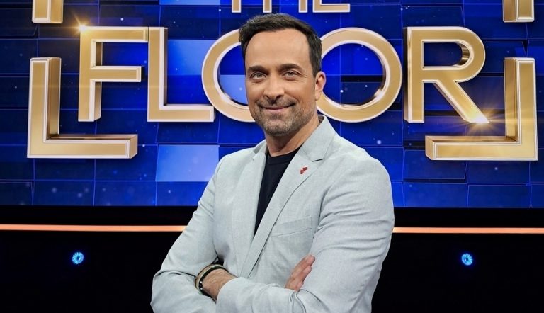 «THE FLOOR» Με τον Γιώργο Λιανό  Η ΠΙΟ ΕΝΤΥΠΩΣΙΑΚΗ ΑΡΕΝΑ ΓΝΩΣΕΩΝ ΑΝΟΙΓΕΙ! ΠΡΕΜΙΕΡΑ, ΤΗ ΔΕΥΤΕΡΑ 20 ΟΚΤΩΒΡΙΟΥ ΣΤΙΣ 21:00  ΚΑΙ ΚΑΘΕ ΔΕΥΤΕΡΑ ΤΗΝ ΙΔΙΑ ΩΠΑ ΣΤΟ ΣΙΓΜΑ