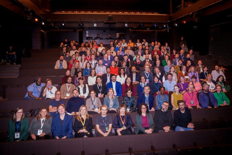 European Theatre Convention  Τρεις σημαντικές εκδηλώσεις στο Θέατρο Dailes στη Ρίγα  ▪International Theatre Conference ▪STAGES Forum ▪Latvian Theatre Showcase  5 – 9 Νοεμβρίου 2025