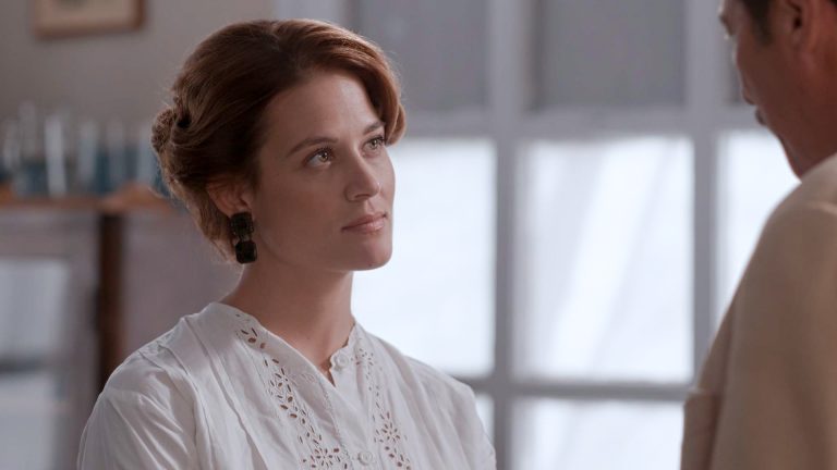 «GRAND HOTEL» Όλα τα μυστικά μένουν εδώ!   ΑΠΟΨΕ ΣΤΙΣ 21:15   Ο Ρήγας συντετριμμένος βρίσκει παρηγοριά στην αγκαλιά της Κυβέλης