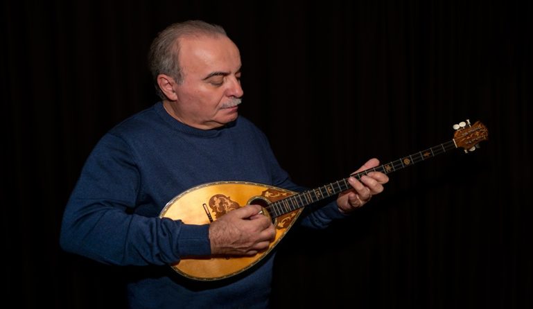 ΜΠΑΜΠΗΣ ΤΣΕΡΤΟΣ – νέα τραγούδια από την Spider Music. «Άλα» -«Απεφάσισα πουλί μου» – «Κάτι με τραβά κοντά σου»